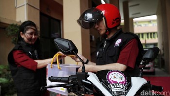 Ladies Mall mengingatkan waktu mengkonsumsi obat, Ladies Roll mengingatkan waktu kunjungan dan Ladies Go layanan pengantaran obat.