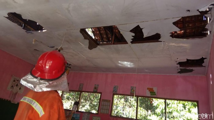 Gara-gara Bakar Sampah, Dua Ruang Kelas SD di Mojokerto Dilalap Api