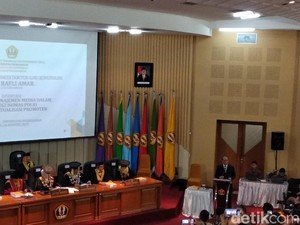 Kapolri Cecar Irjen Boy Rafli dengan Pertanyaan di Sidang S3 Unpad
