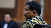Dalam sidang dakwaan itu, Bowo Sidik tak hanya didakwa menerima suap, ia juga didakwa menerima gratifikasi hingga mencapai Rp 7,7 miliar.