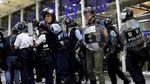 Polisi Bubarkan Para Pedemo Bandara Hong Kong