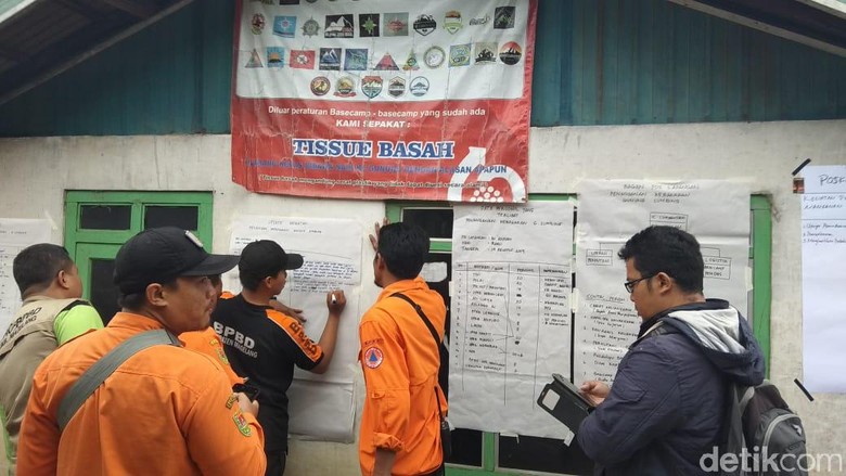 Kebakaran Lereng Sumbing Belum Padam, Pos Koordinasi Dibuka di Adipuro Kebakaran Lereng Sumbing Belum Padam, Pos Koordinasi Dibuka di Adipuro