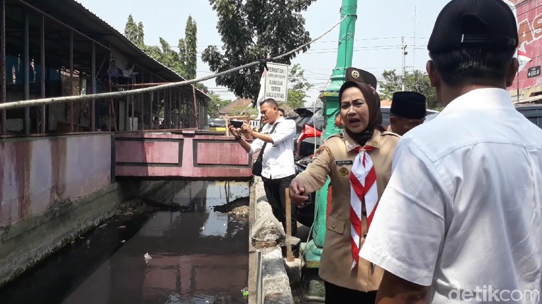 Sidak Irigasi Penuh Sampah, Bupati Brebes: Masa Saya Harus Turun? Sidak Irigasi Penuh Sampah, Bupati Brebes: Masa Saya Harus Turun?