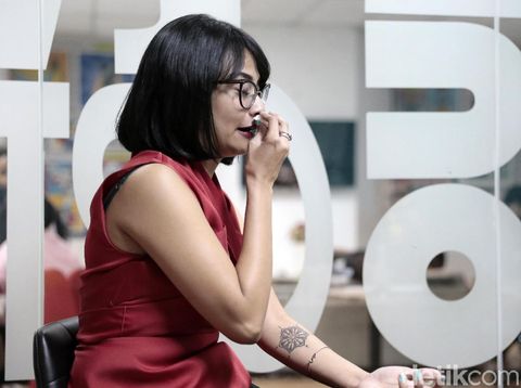 Tangisan Vanessa Angel Usai Bebas dari Penjara