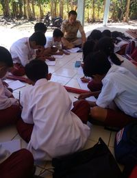 Bangunan Tak Layak, Siswa SDN Jaya Mekar Cianjur Belajar di Teras