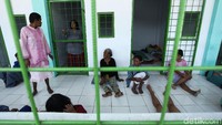 Pasien yang mulai mengalami perkembangan nantinya akan diajari berbagai kegiatan seperti bangunan, memasak, wirausaha dan lain-lain sehingga saat kembali ke masyarakat dapat memiliki keterampilan tersendiri.