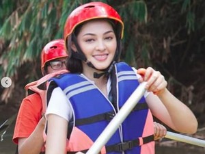 Melihat Aksi Jolene Marie Bersihkan Sampah Plastik di Sungai