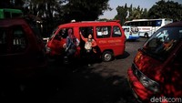 Kadishub DKI Jakarta Syafrin Liputo menyebut pembatasan usia kendaraan angkutan umum sebetulnya sudah diatur dalam Peraturan Daerah No. 5 Tahun 2014 tentang Transportasi.