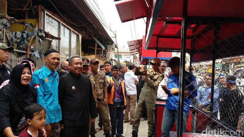 Penataan Cicadas Dimulai, Belasan Tenda Baru Dipasang untuk PKL Penataan Cicadas Dimulai, Belasan Tenda Baru Dipasang untuk PKL