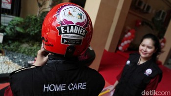 Selain itu pihak RSUD Tugu Koja memiliki fasilitas dinamakan Home Care yang terintegrasi dengan aplikasi e-Ladies yang berfungsi sebagai untuk mengantar obat ke rumah pasien yang dilakukan setiap harinya.  Sehingga pasien lansia dan disabilitas tidak perlu lagi untuk menunggu lama obat di rumah sakit.