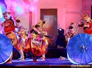 72 Pemuda dari 40 Negara Tampilkan Tari Budaya di Taman Blambangan