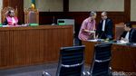 Ekspresi Eks Direktur Krakatau Steel saat Jalani Sidang Perdana