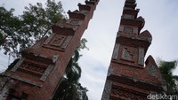 Begitu pula dengan nuansanya dengan Gapura Bali. Benar-benar serasa di Pulau Dewata! (Shinta/detikcom)
