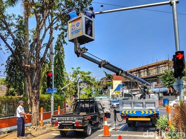 Tanamkan Cinta Tanah Air, Lagu Bertema Kebangsaan Diputar di TL Surabaya Tanamkan Cinta Tanah Air, Lagu Bertema Kebangsaan Diputar di TL Surabaya