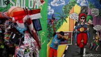 Hingga membuat mural tentang kemerdekaan dan persatuan guna menyambut HUT ke-74 Republik Indonesia.