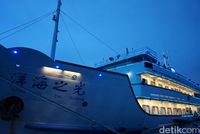 Menikmati Malam Hari Hawaii-nya China Naik Cruise