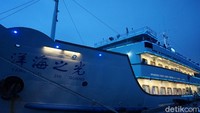 Traveler pun akan diangkut dengan kapal cruise sedang, yang bisa menjangkau beberapa wilayah Sanya Bay (Shinta/detikcom)