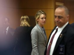 Elizabeth Holmes Dulu Sepanggung Jack Ma, Kini Terancam Penjara