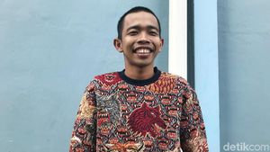 Perjuangan Berat Dede Sunandar yang Diselingi Tawa