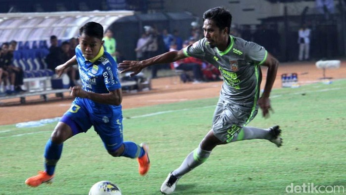 Persib Bandung ditahan Borneo FC di pekan ke-14 Liga 1 2019. Sempat unggul dua gol, Maung Bandung mengakhiri laga dengan skor 2-2.