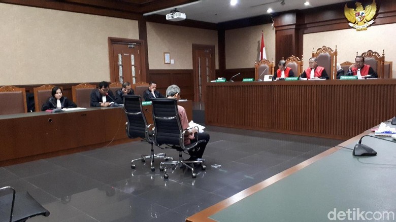 Eks Direktur Krakatau Steel Didakwa Terima Rp 157 Juta dari 2 Pengusaha Eks Direktur Krakatau Steel Didakwa Terima Rp 157 Juta dari 2 Pengusaha