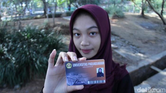 Berusia 15 Tahun, Elysia Widyadhari Jadi Mahasiswa Termuda Unpad