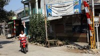 Seorang warga menuturkan bahwasannya tulisan tersebut sudah ada sejak 4 bulan yang lalu. Menurutnya dengan adanya banner tersebut diharapkan keamanan semakin meningkat.