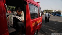 Rencananya, Pemprov DKI Jakarta akan memberikan fasilitas peremajaan kendaraan itu.
