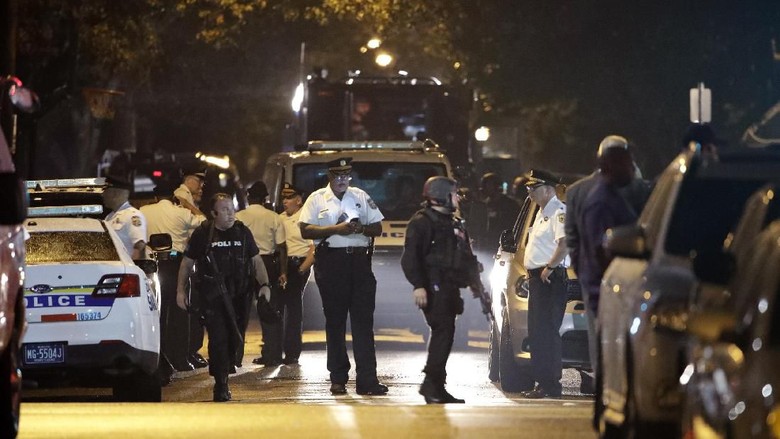 8 Jam Dikepung, Pelaku Penembakan di Philadelphia Akhirnya Ditangkap 8 Jam Dikepung, Pelaku Penembakan di Philadelphia Akhirnya Ditangkap