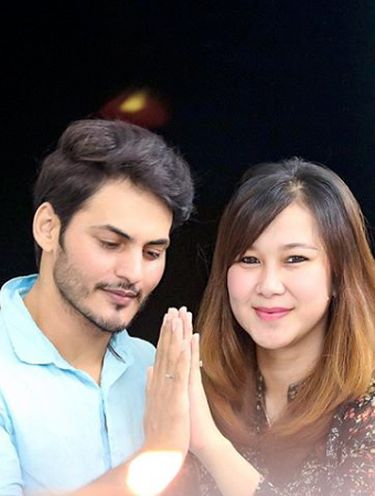 Ravi Bhatia dan istri.