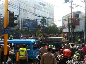 Video Demo Berujung Rusuh di Malang, Sejumlah Jalan Ditutup