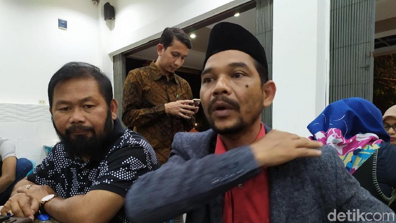 Demo Berujung Pemukulan Anggota DPRA Dipicu Insiden Penurunan Bendera Demo Berujung Pemukulan Anggota DPRA Dipicu Insiden Penurunan Bendera