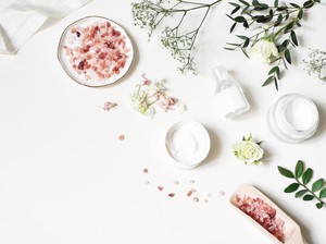 Berkaca Kasus Richard Lee dan Kartika Putri, Ini Tips Aman Memilih Skincare