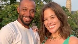 Ashley Graham Umumkan Kehamilan Pertamanya Usai 9 Tahun Nikah