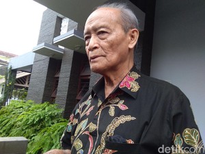 Buya Syafii: Tak Bijak Kaitkan Pemakzulan Presiden dengan Kebebasan Berpendapat