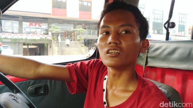 Trotoar Dekat MRT Lebak Bulus Bau, Sopir Angkot: Tiap Malam Ada yang Kencing