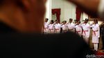 Jokowi Kukuhkan 68 Anggota Paskibraka Nasional di Istana