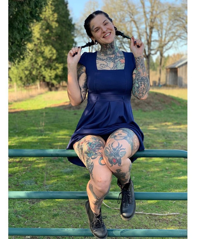 Model Instagram Heidi Lavon populer dengan tubuhnya yang penuh tato. Ia meraup keuntungan hingga Rp 1,7 miliar pertahun dari posting foto di media sosial. Foto: dok. Instagram