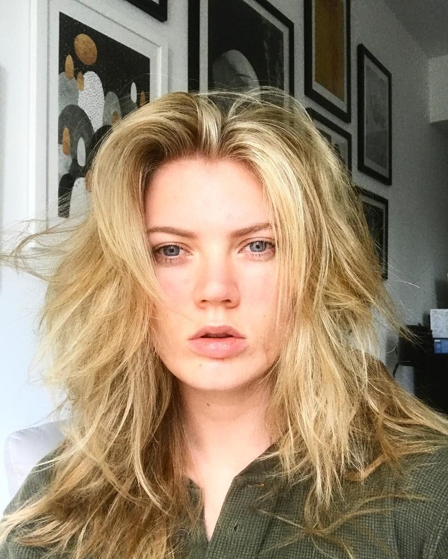 Sebelumnya Ella lebih sering tampil di film-film pendek, seperti Trauma is A Time Machine. Ia juga pernah tampil dalam film Meaneter dan panggung teater. (Foto: Instagram/@ellaloudon)