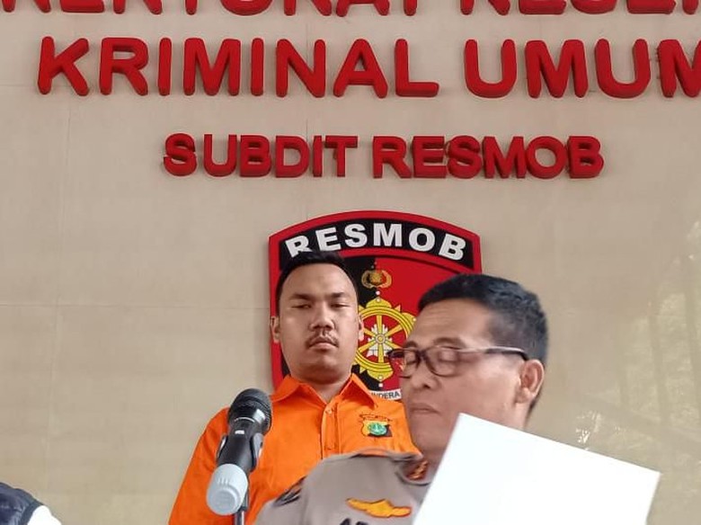 Pelaku Begal Payudara Gerayangi Korban Selama Perjalanan 20 Menit di KRL Pelaku Begal Payudara Gerayangi Korban Selama Perjalanan 20 Menit di KRL