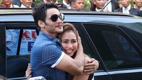 Namun bintang Jodhi Akbar dan sahabat Ayu Ting Ting itu dituding selingkuh dengan gadis ABG. Dok. Instagram/ravi.bhatia