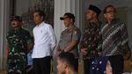 Diapit Panglima TNI-Kapolri, Jokowi Tinjau Gladi Upacara HUT RI
