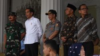Menteri Pendidikan dan Kebudayaan (Mendikbud) Muhadjir Effendy, dan Menteri Sekretaris Negara (Mensesneg) Pratikno turut hadir menyaksikan gladi bersih Upacara HUT RI di Istana Merdeka, Jakarta.