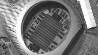Citra satelit itu menunjukkan kendaraan-kendaraan militer China diparkir dengan rapi di dalam stadion. Shenzhen diketahui terletak di dekat perbatasan China dan Hong Kong. Foto: Satellite image ©2019 Maxar Technologies via AP