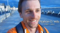 Natahan Wills, seorang musisi yang kerap memberikan lagu secara gratis di YouTube memilih bunuh diri dengan menusuk dirinya 20 kali di bagian dada yang diketahui sebagai sebuah ritual. Dok. YouTube