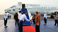 JK berangkat ke Yogyakarta menggunakan pesawat kepresidenan Boeing 737. Pesawat tersebut lepas landas pukul 06.30 WIB dan tiba di Pangkalan Udara TNI AU Adi Sucipto sekitar pukul 07.40 WIB. KIP-Setwapres.