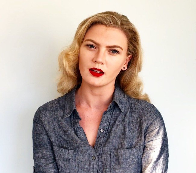 Daniel Craig yang dikenal melalui perannya sebagai James Bond punya seorang putri berusia 27 tahun. Dikenal sebagai Ella Loudon, ia juga merupakan seorang aktris. (Foto: Instagram/@ellaloudon)