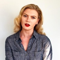 Daniel Craig yang dikenal melalui perannya sebagai James Bond punya seorang putri berusia 27 tahun. Dikenal sebagai Ella Loudon, ia juga merupakan seorang aktris. (Foto: Instagram/@ellaloudon)