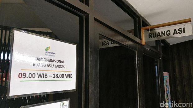 Ruang laktasi di Pasar Kramat Jati.