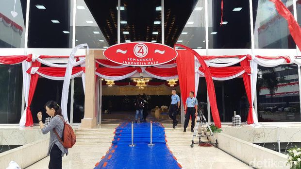 Gedung DPR-MPR Bersolek Sambut Sidang Tahunan.